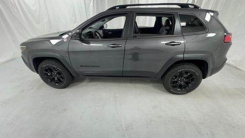 Granite Crystal Metallic Clearcoat 2023 Jeep Cherokee Trailhawk