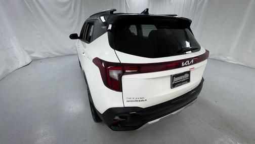 Clear White/Black Roof 2026 Kia Seltos S