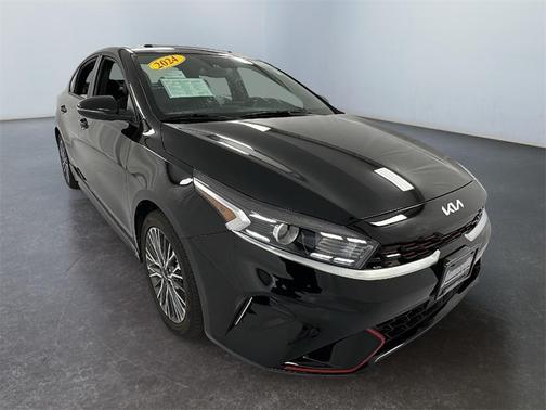 Aurora Black 2024 Kia Forte GT-Line