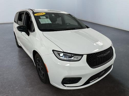 2024 Chrysler Pacifica Hybrid S Appearance Pkg