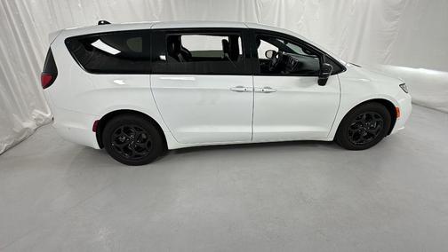 2024 Chrysler Pacifica Hybrid S Appearance Pkg