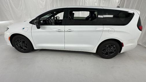 2024 Chrysler Pacifica Hybrid S Appearance Pkg
