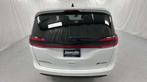2024 Chrysler Pacifica Hybrid S Appearance Pkg
