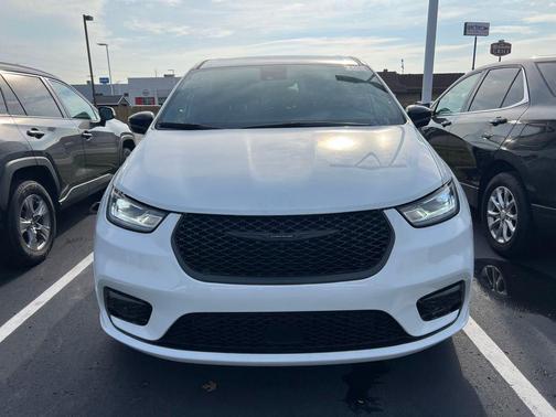 2024 Chrysler Pacifica Hybrid S Appearance Pkg