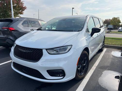 2024 Chrysler Pacifica Hybrid S Appearance Pkg