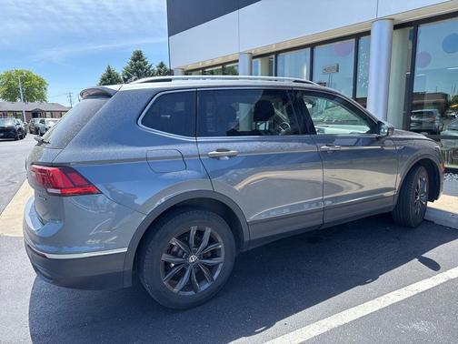 Platinum Gray Metallic 2024 Volkswagen Tiguan 2.0T SE 4MOTION