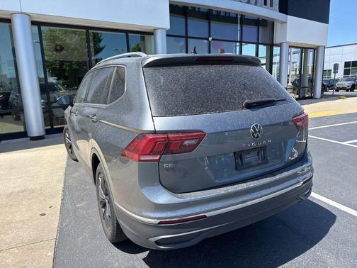 Platinum Gray Metallic 2024 Volkswagen Tiguan 2.0T SE 4MOTION