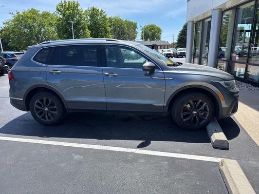 Platinum Gray Metallic 2024 Volkswagen Tiguan 2.0T SE 4MOTION
