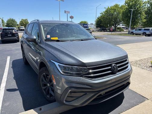 Platinum Gray Metallic 2024 Volkswagen Tiguan 2.0T SE 4MOTION