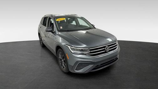 Platinum Gray Metallic 2024 Volkswagen Tiguan 2.0T SE 4MOTION