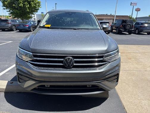 Platinum Gray Metallic 2024 Volkswagen Tiguan 2.0T SE 4MOTION