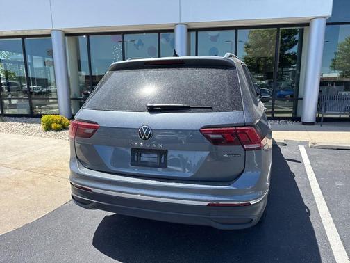 Platinum Gray Metallic 2024 Volkswagen Tiguan 2.0T SE 4MOTION