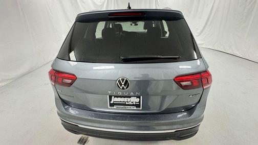 Platinum Gray Metallic 2024 Volkswagen Tiguan 2.0T SE 4MOTION