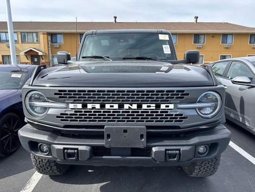Shadow Black 2025 Ford Bronco Badlands