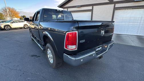 2017 RAM 2500 Laramie Crew Cab 4x4 6'4' Box
