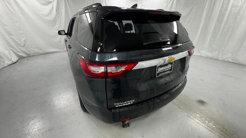 Graphite Metallic 2020 Chevrolet Traverse LT Cloth