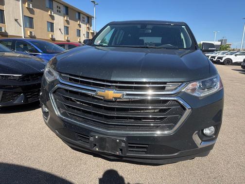 Graphite Metallic 2020 Chevrolet Traverse LT Cloth