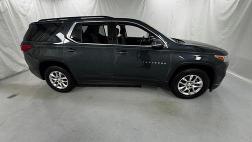Graphite Metallic 2020 Chevrolet Traverse LT Cloth