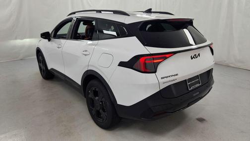 Glacial White Pearl 2026 Kia Sportage X-Line