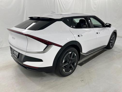 Glacier White Pearl 2025 Kia EV6 Wind