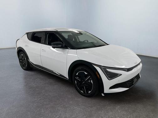 Glacier White Pearl 2025 Kia EV6 Wind