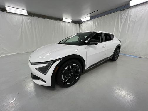 Glacier White Pearl 2025 Kia EV6 Wind