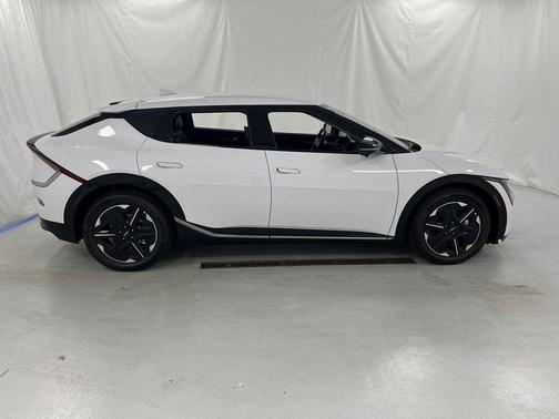 Glacier White Pearl 2025 Kia EV6 Wind