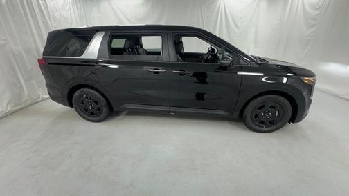Aurora Black Pearl 2026 Kia Carnival LXS