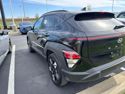 Abyss Black Pearl 2025 Hyundai KONA SEL
