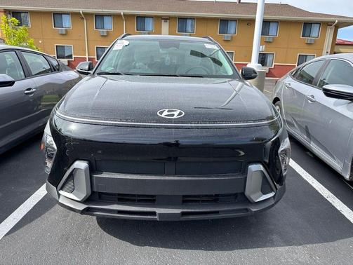 Abyss Black Pearl 2025 Hyundai KONA SEL