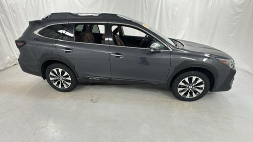 Magnetite Gray Metallic 2023 Subaru Outback Touring XT