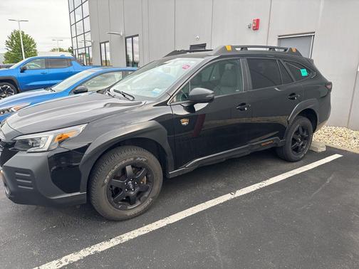 Crystal Black Silica 2023 Subaru Outback Wilderness