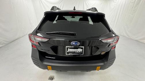 Crystal Black Silica 2023 Subaru Outback Wilderness
