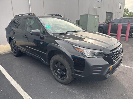 Crystal Black Silica 2023 Subaru Outback Wilderness