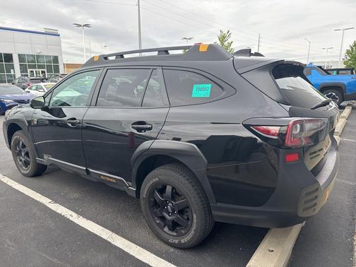 Crystal Black Silica 2023 Subaru Outback Wilderness