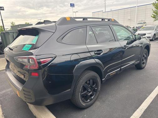 Crystal Black Silica 2023 Subaru Outback Wilderness