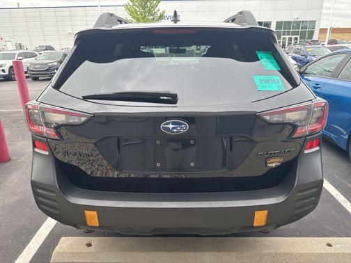 Crystal Black Silica 2023 Subaru Outback Wilderness