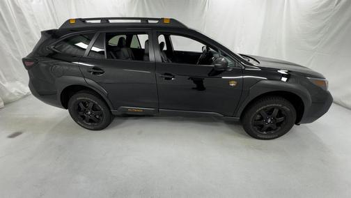 Crystal Black Silica 2023 Subaru Outback Wilderness