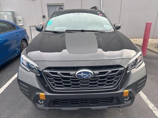 Crystal Black Silica 2023 Subaru Outback Wilderness
