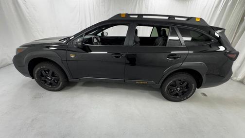 Crystal Black Silica 2023 Subaru Outback Wilderness
