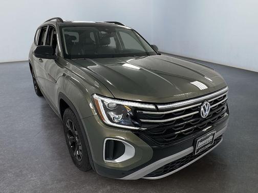 2024 Volkswagen Atlas 2.0T SE w/Technology 4MOTION
