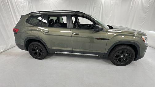 2024 Volkswagen Atlas 2.0T SE w/Technology 4MOTION