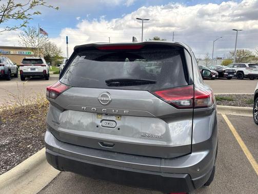 Gun Metallic 2024 Nissan Rogue SV