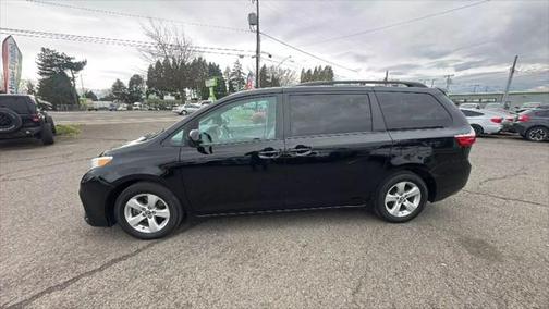 2018 Toyota Sienna LE