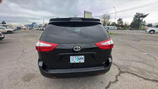 2018 Toyota Sienna LE
