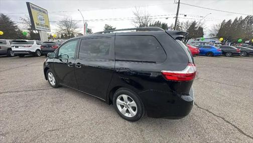 2018 Toyota Sienna LE