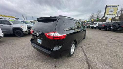 2018 Toyota Sienna LE