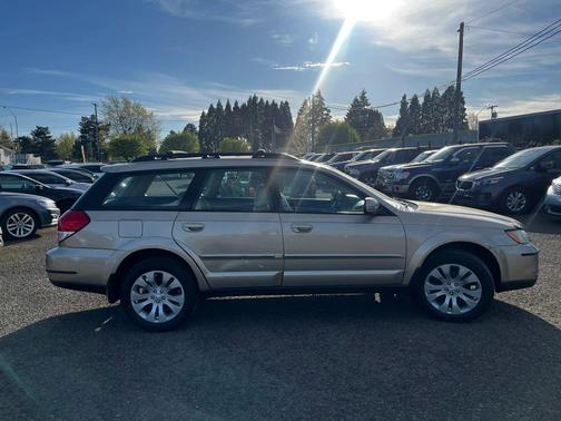 Tan 2008 Subaru Outback Base