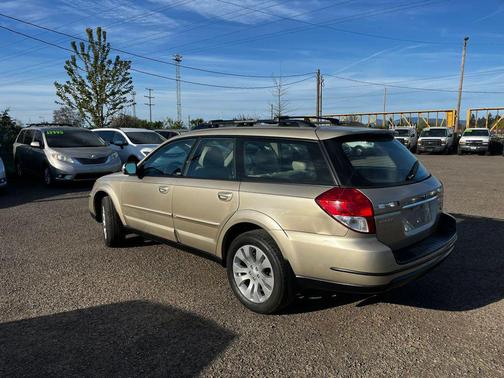 Tan 2008 Subaru Outback Base