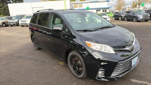 2018 Toyota Sienna XLE